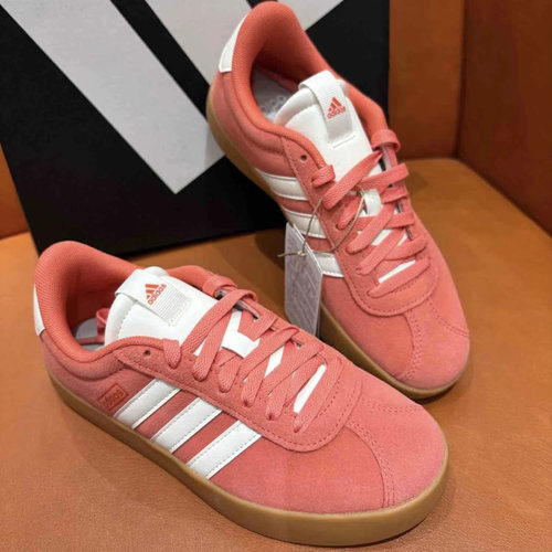 阿迪女子舒适百搭德训鞋