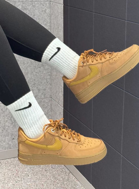 Nike耐克AIR FORCE1女子空军一号低帮耐磨运动休闲板鞋HQ1180-001