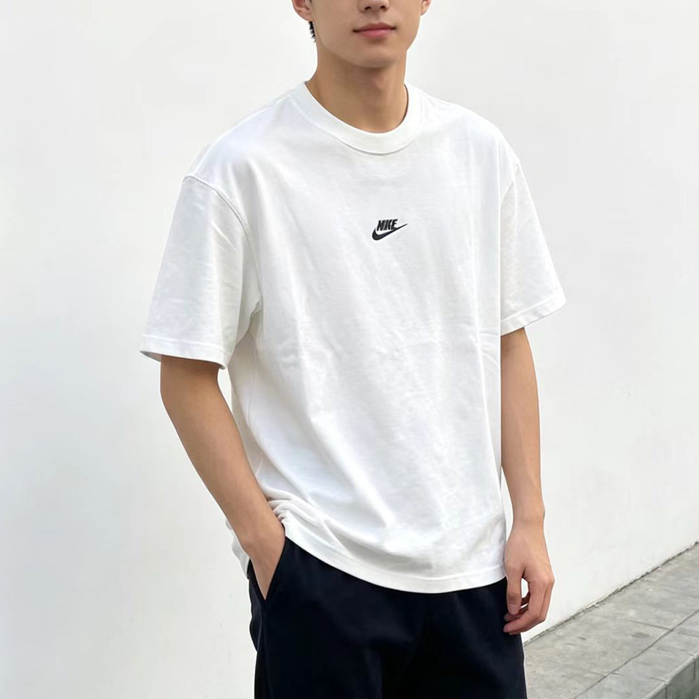 Nike/耐克 男子夏季舒适透气圆领纯棉运动休闲短袖T恤DO7393-100
