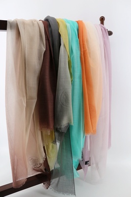 若无300支段染粉蓝色空调披肩