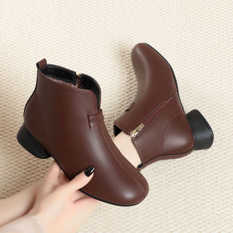 妈妈鞋秋冬款短靴2025新款粗跟皮鞋女软底短筒靴子中老年女鞋