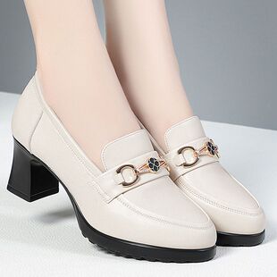 百搭小皮鞋女2026年新款春夏款女鞋中年女士单鞋粗跟软皮妈妈鞋子