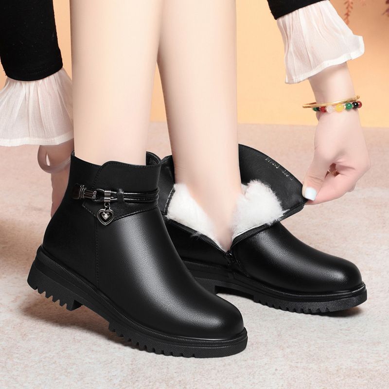 冬季新款女靴短靴平底中跟中老年妈妈鞋羊毛棉鞋大码休闲棉靴