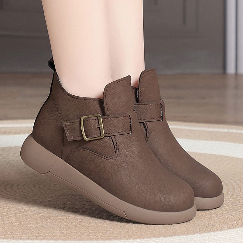 秋冬季新款软底妈妈鞋舒适皮靴保暖中老年平底短靴百搭女单靴子