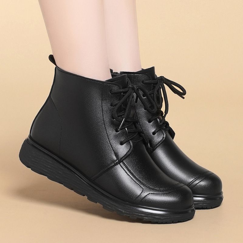 冬季妈妈鞋软皮平底中老年棉鞋羊皮毛一体保暖防滑雪地短靴女