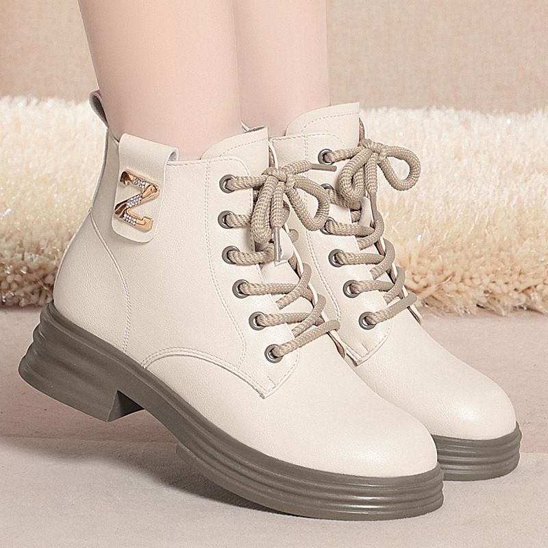 简约高级马丁靴女2025新款秋冬显脚小黑色短靴英伦风保暖靴子