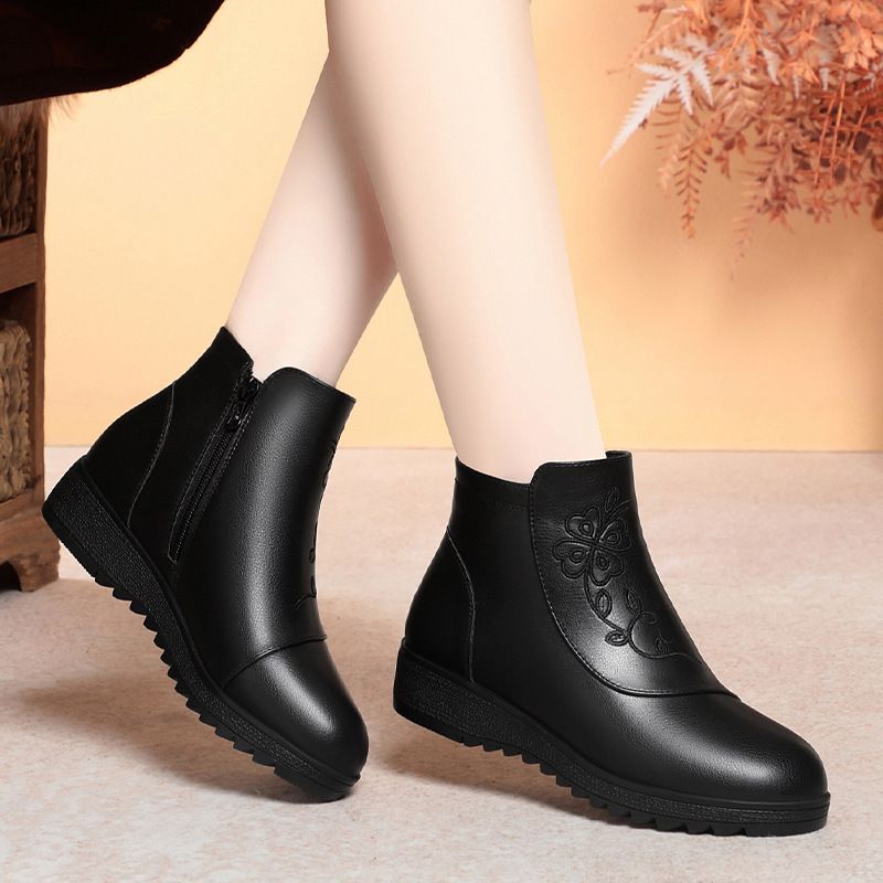 冬季新款妈妈棉鞋中年短靴保暖中老年百搭老人女靴子简约高级