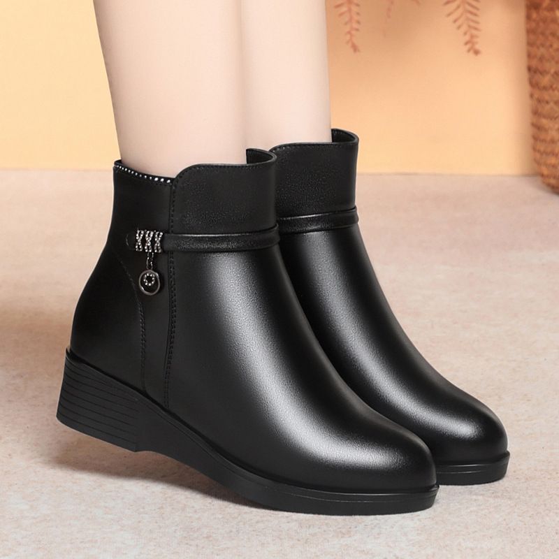 平底妈妈鞋棉靴舒适新款秋冬靴子中老年女鞋皮鞋保暖马丁靴