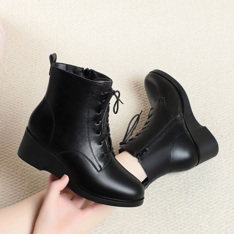 坡跟靴子女2025新款秋冬款皮鞋马丁靴黑色工作靴妈妈鞋子短靴