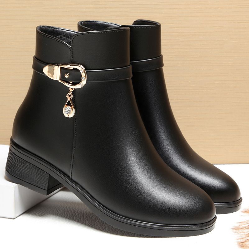 棉鞋女冬妈妈鞋子2021年秋冬新款短靴软皮短筒靴子中老年女鞋