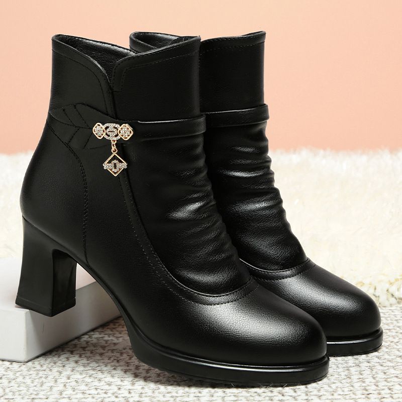 中跟短靴女秋冬新款保暖中老年靴子妈妈鞋高跟马丁靴简约高级