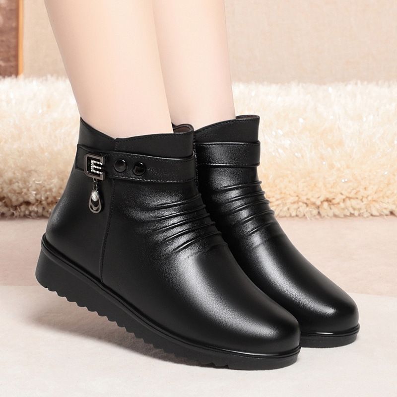 软皮妈妈棉鞋冬季靴子女短靴平跟保暖中年女鞋平底黑色皮鞋