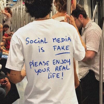 Social media is fake趣味英文短袖T恤夏季纯棉半袖潮小众男女