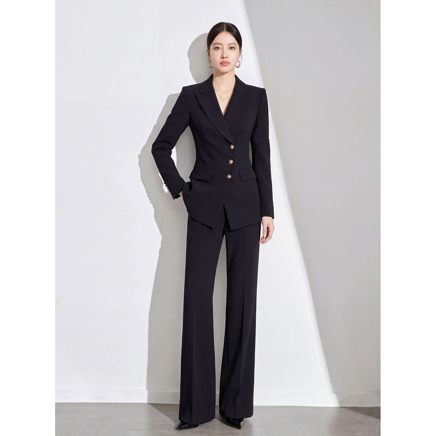 黑色西装套装女高端定制设计感酷飒风职业正装高级感休闲西服外套