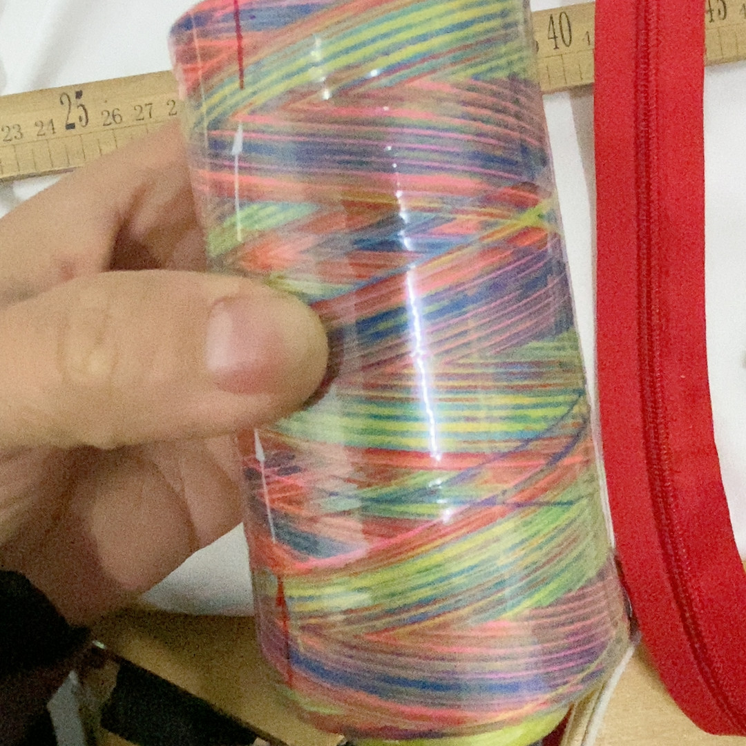 8元1卷炫彩402缝纫线满28元包邮