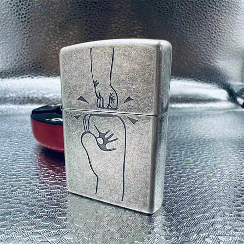 碰拳送礼物推荐煤油打火机ZIPPO