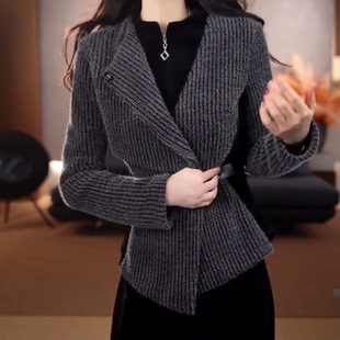 翻领收腰短外套女条纹肌理感显瘦上衣轻奢高级感通勤修身长袖洋气