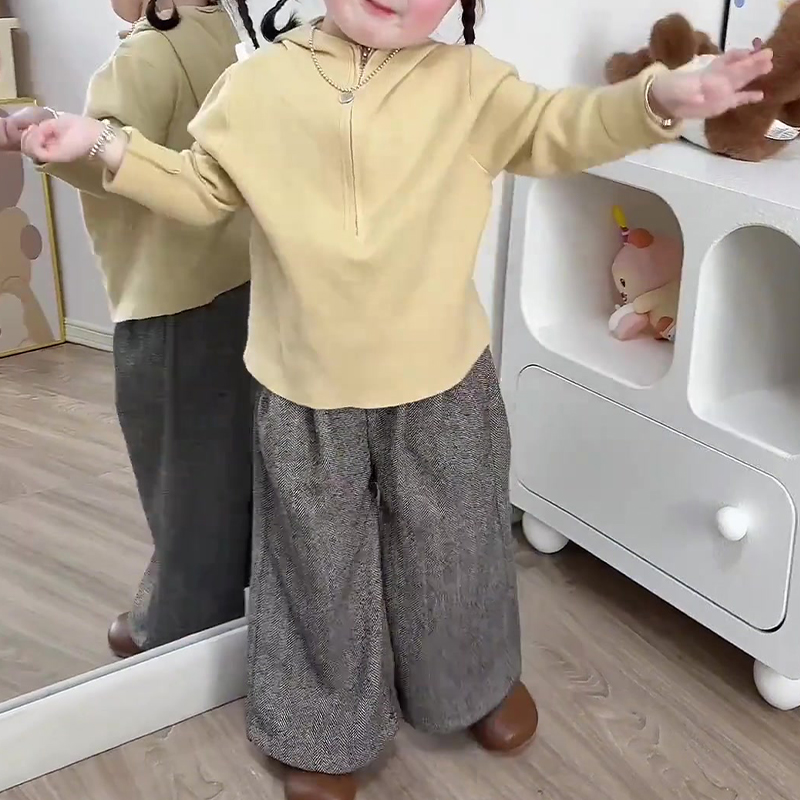 可爱奶黄色连帽针织衫女童两件套