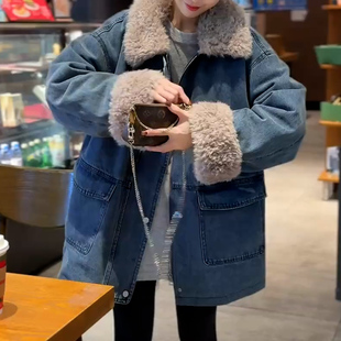 秋冬新款设计感复古拼接毛领内搭羽绒牛仔外套高级感时尚牛仔棉服