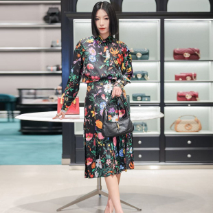女收腰显瘦两件套气质穿搭 半身裙套装 时尚 印花衬衫