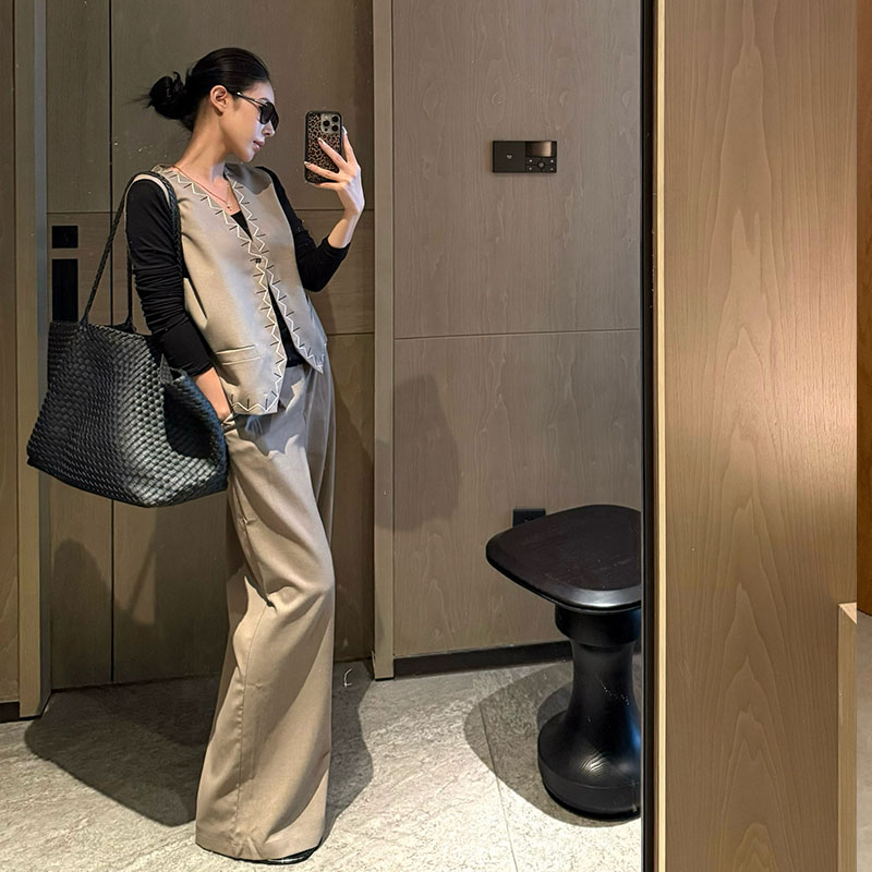 2025秋季新款洋气修身型百搭风亚麻刺绣马甲背心休闲裤小香风套装