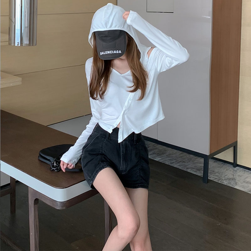 纯欲风辣妹套装夏不规则露肩连帽防晒T恤+个性设计牛仔短裤两件套