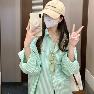绿色条纹衬衫女秋季外搭韩版宽松新款宽松薄款中长款盐系长袖上衣