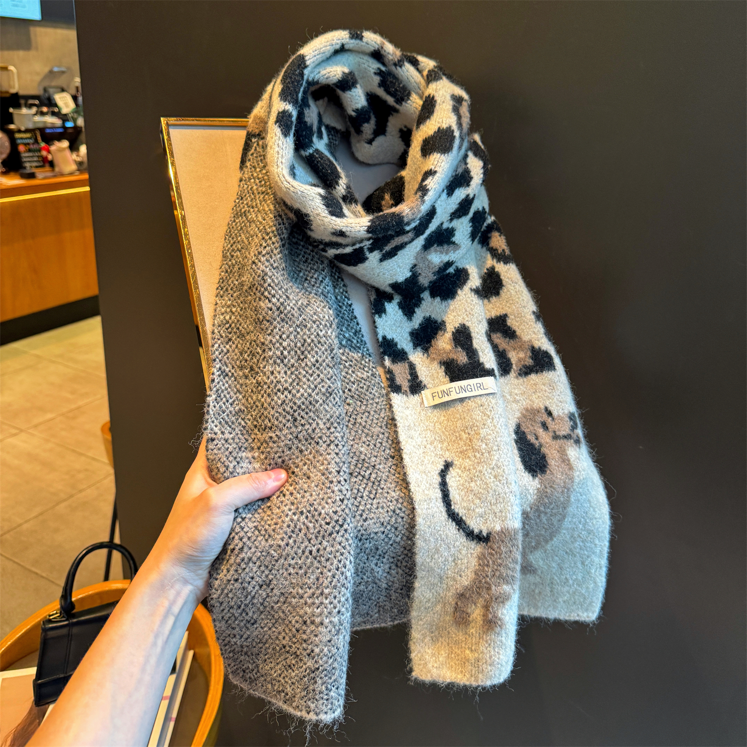 2025秋冬新款豹纹羊毛围巾女保暖