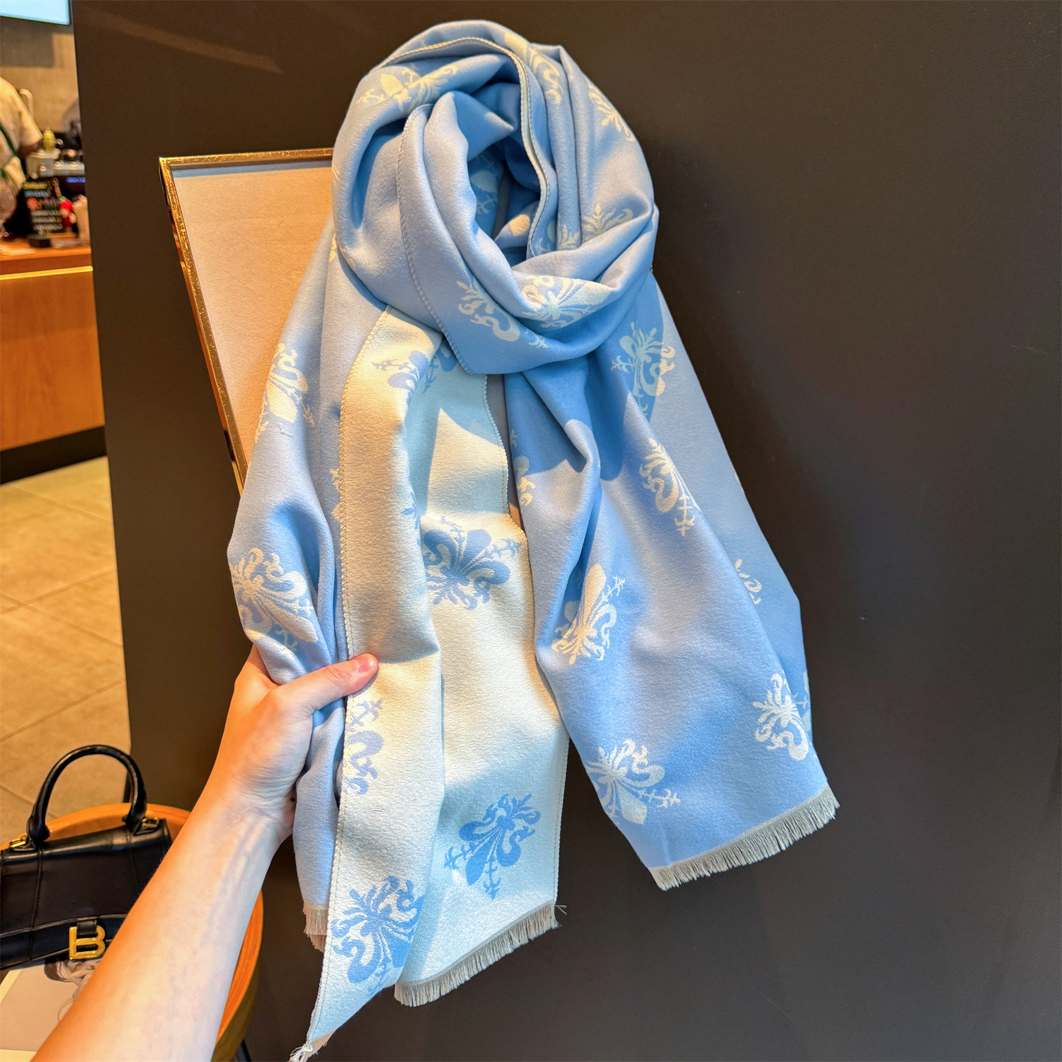 2025新款双面仿羊绒鸢尾花围巾女