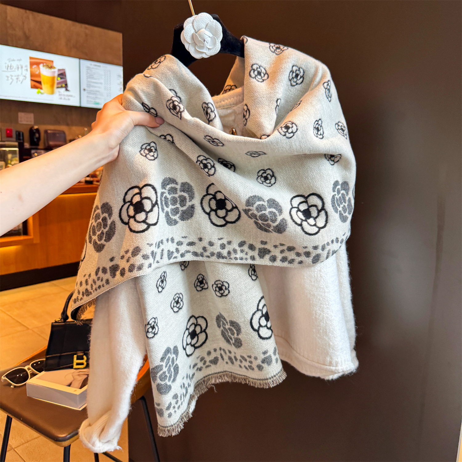 双面小香山茶花保暖围巾