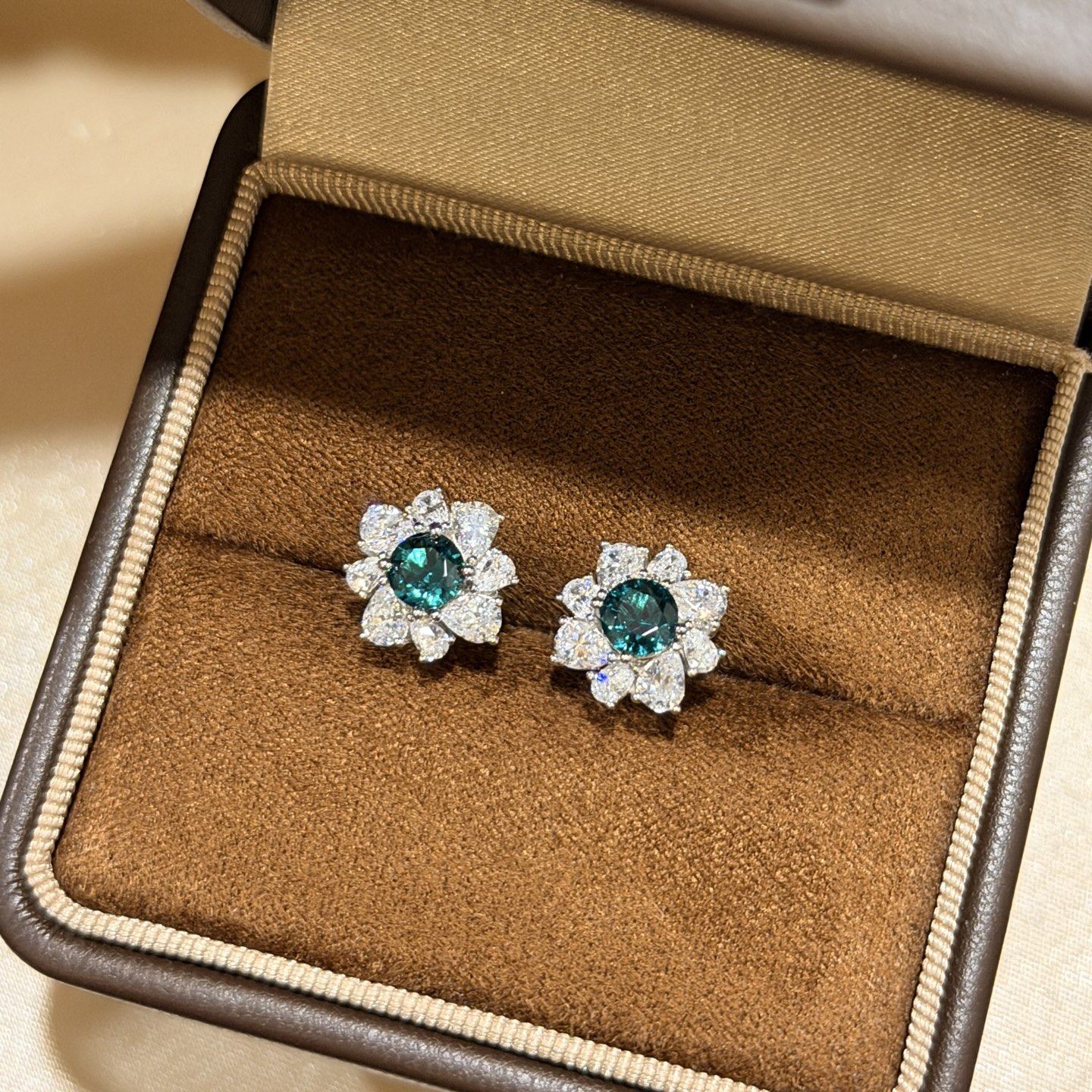 珠宝级烟花绿钻耳钉通体925纯银镶嵌奢华太阳花耳饰气质优雅百搭