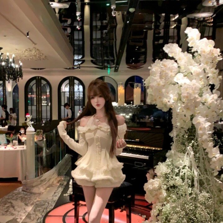 【现货】蕾丝拼接打底上衣+a字时尚套装
