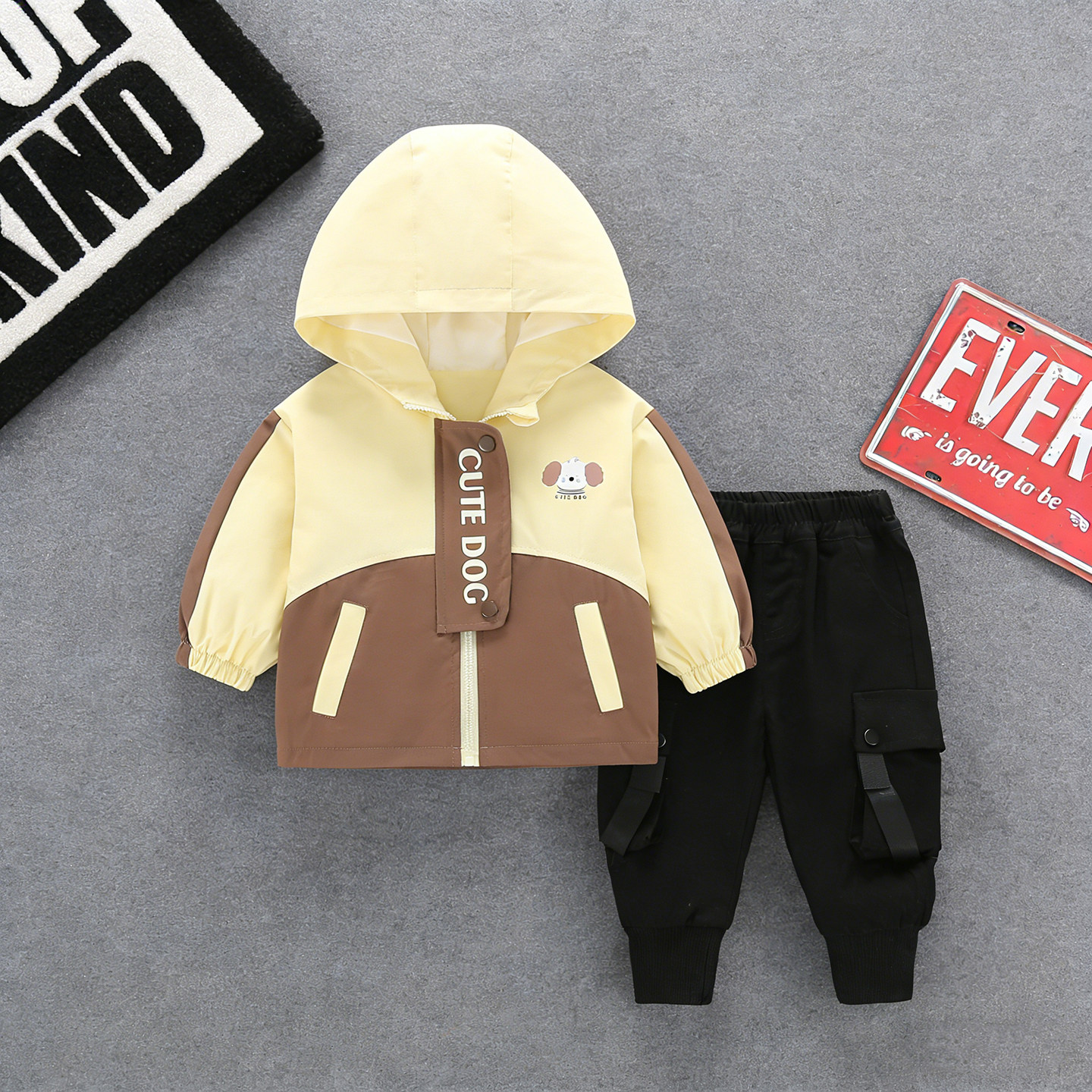 男童春秋卡通外套2026新款宝宝洋气套装帅气冲锋衣工装裤两件套潮