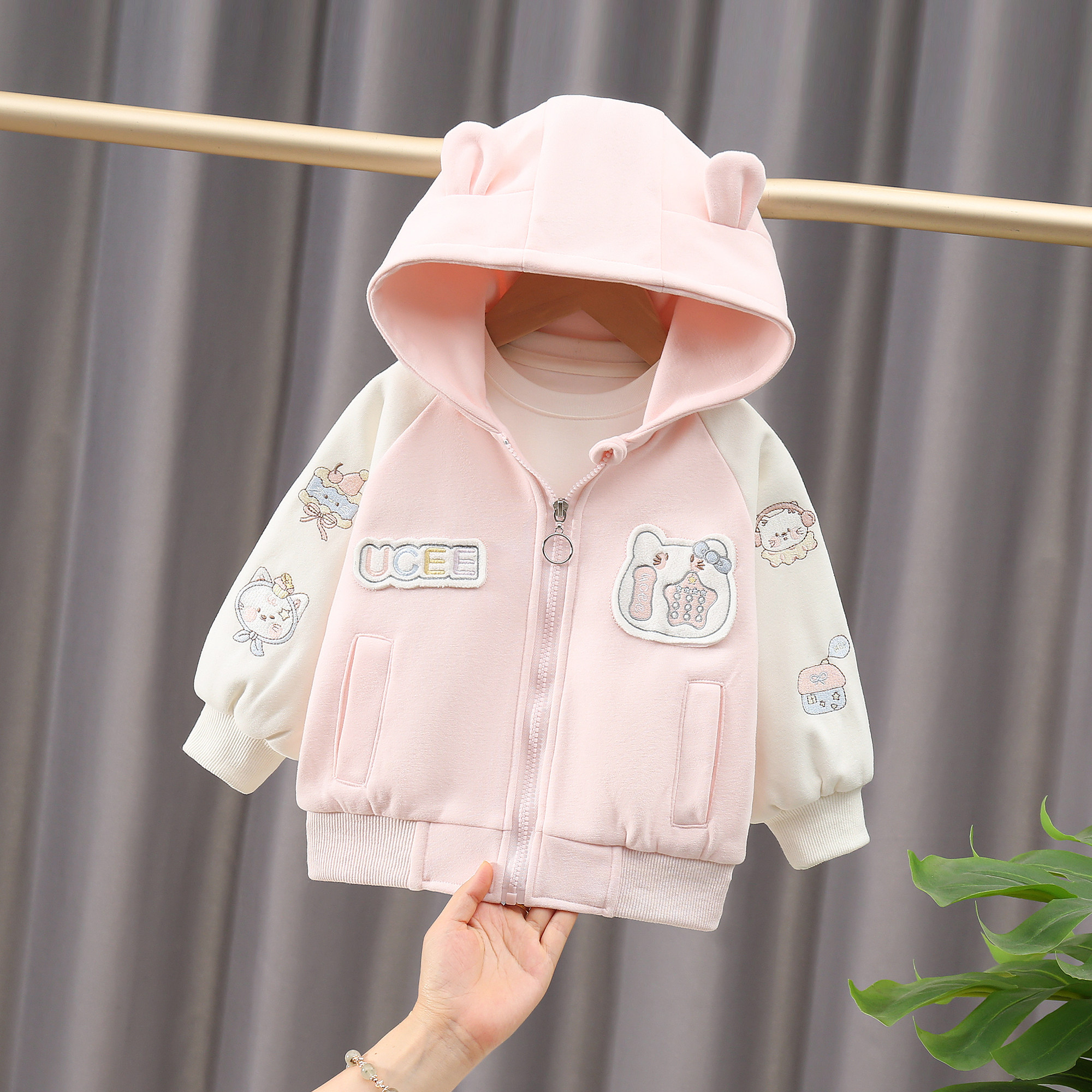2026新款女童卡通连帽拉链卫衣