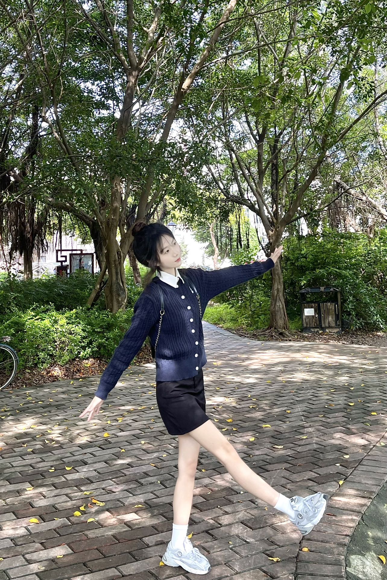 韩系学院风藏青色刺绣麻花毛衣开衫小众设计感圆领针织上衣外套
