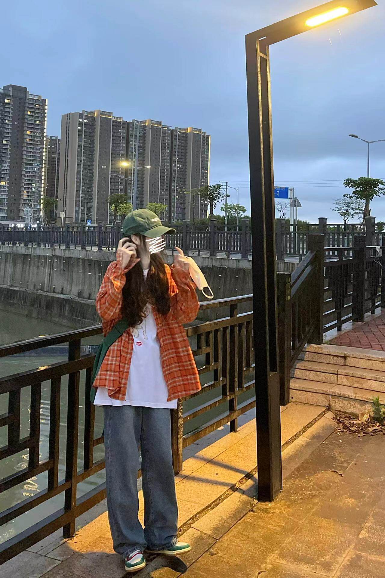 日系情侣原宿风防晒衬衣早秋Polo领开衫长袖格子衬衫宽松设计感女