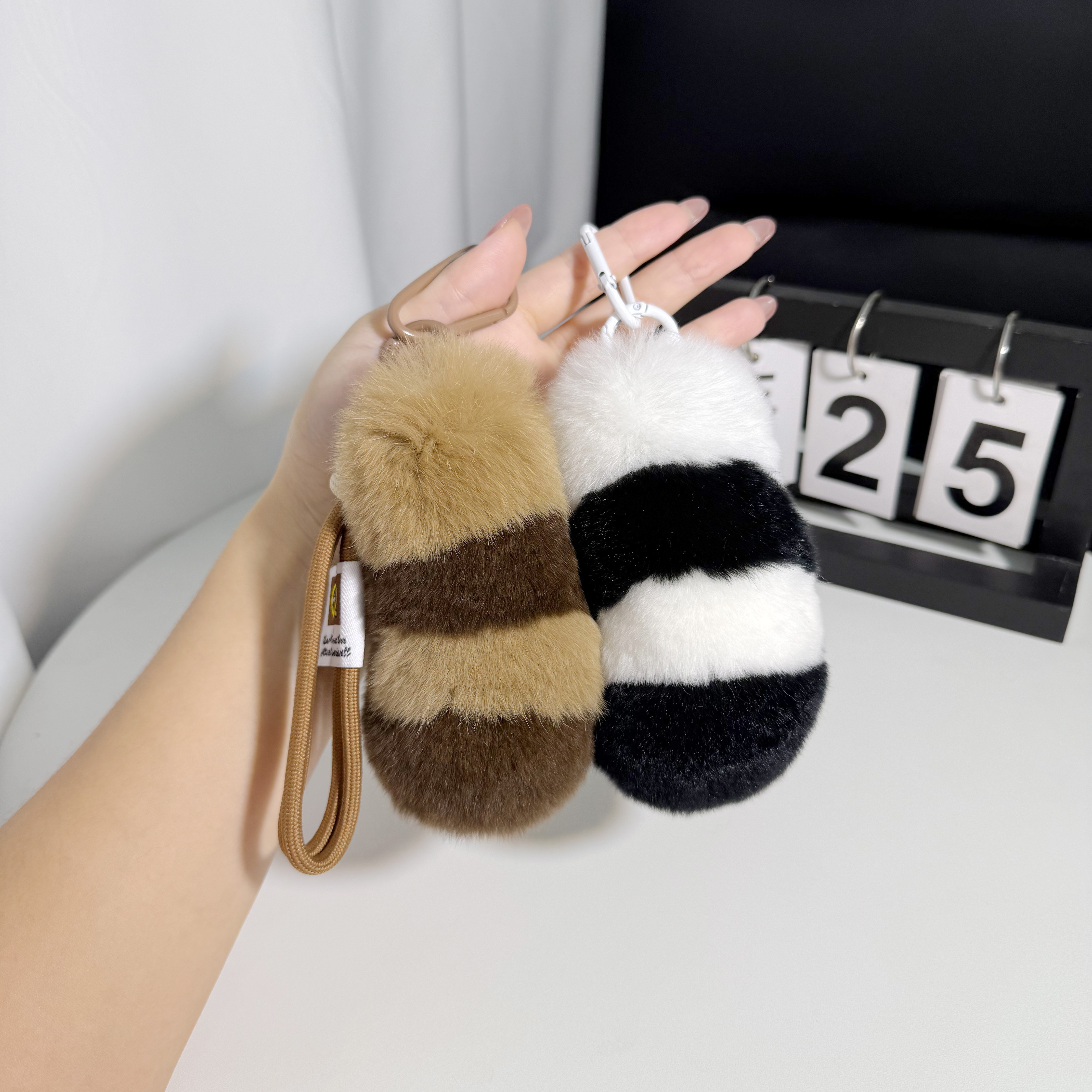 可爱小尾巴真獭兔毛汽车挂件