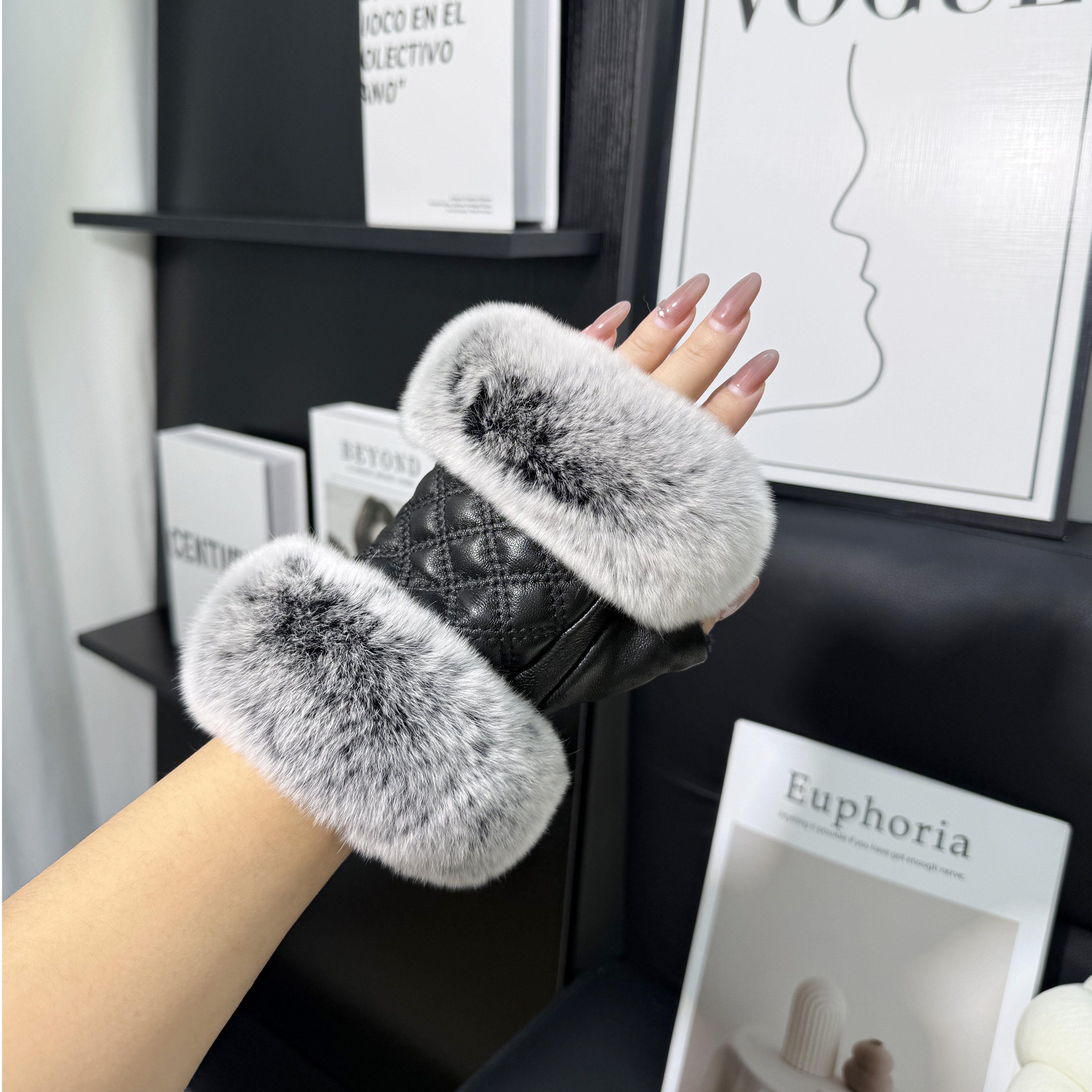 真獭兔毛半指手套时尚女冬季保暖加厚可触屏露指羊皮暖手手套护腕