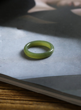 17号戒指 新疆和田玉青黄口料圆条素圈指环 312