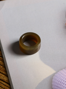 13号戒指 新疆和田玉糖料糖玉宽条直切款方口指环 7572