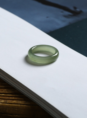 16号戒指 和田玉晴水青白鼓条泥鳅背素圈指环 2891