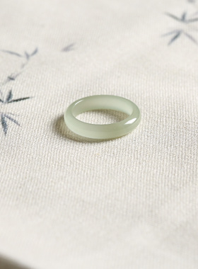 20号戒指 和田玉晴水青白窄条泥鳅背圆弧素圈指环 3227