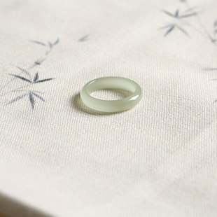 20号戒指 3227 和田玉晴水青白窄条泥鳅背圆弧素圈指环