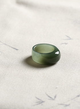 20号戒指 和田玉青白厚装馒头款指环 8328