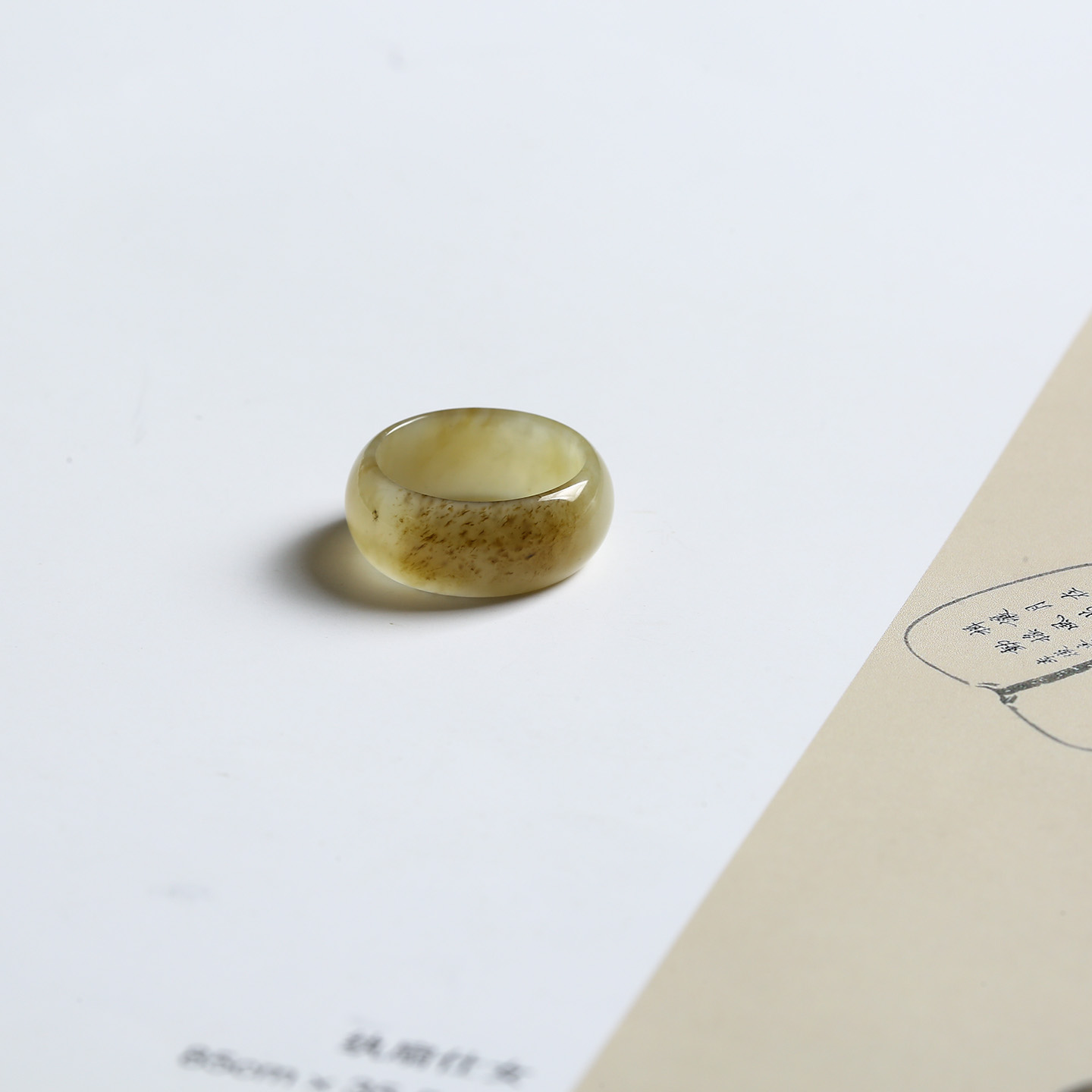 12号戒指 新疆和田玉糖料糖玉中宽圆弧泥鳅背素圈指环 625