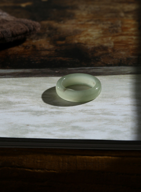 13号戒指 和田玉晴水烟紫泥鳅背素圈指环 2005