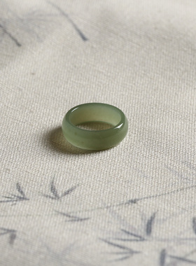 12号戒指 和田玉晴水青白中宽圆弧泥鳅背素圈指环 3003