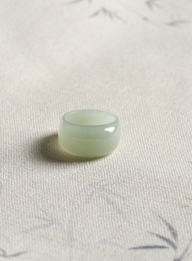 13号戒指 和田玉青白馒头款指环 3221