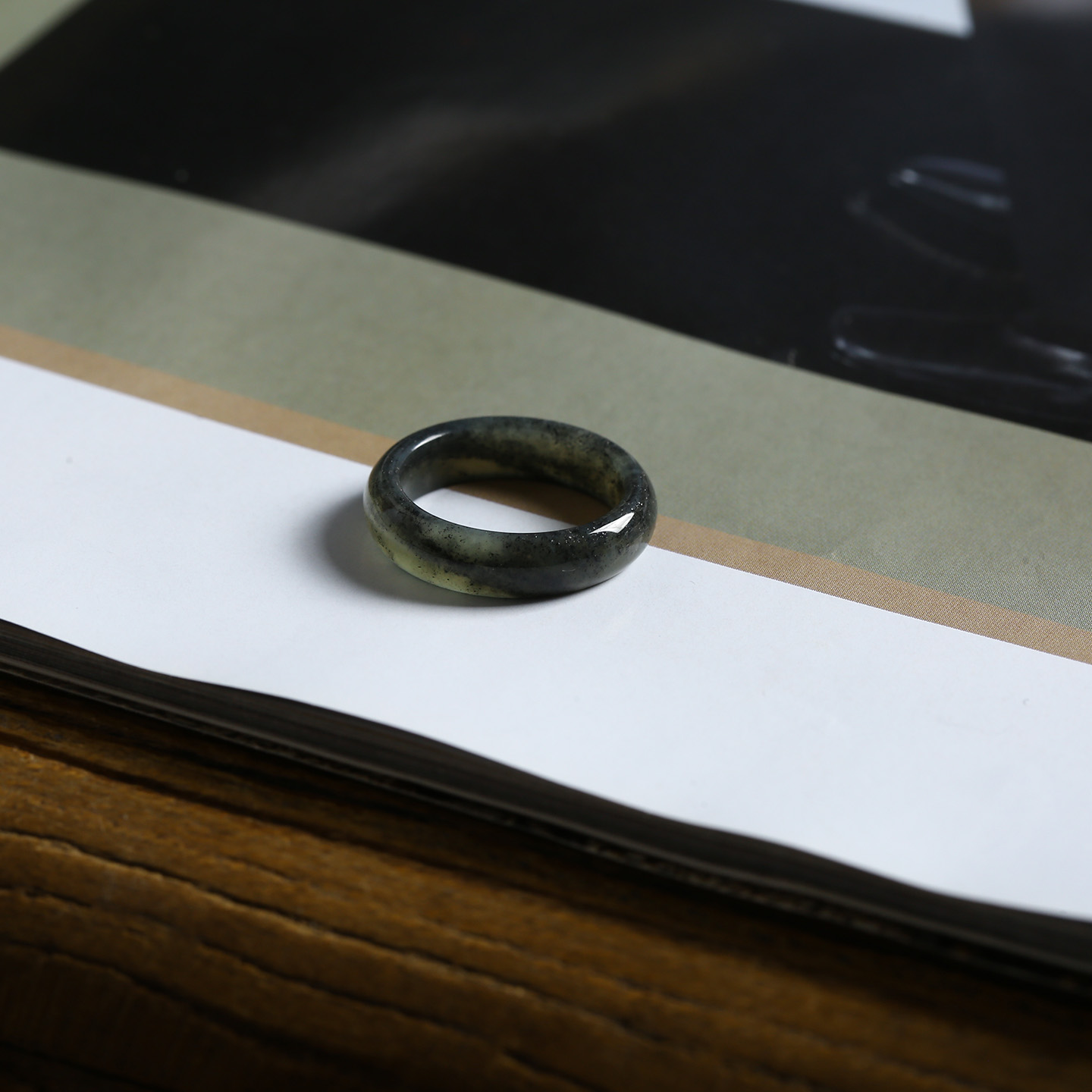 12号戒指 新疆和田玉青花泥鳅背圆弧素圈指环 6749