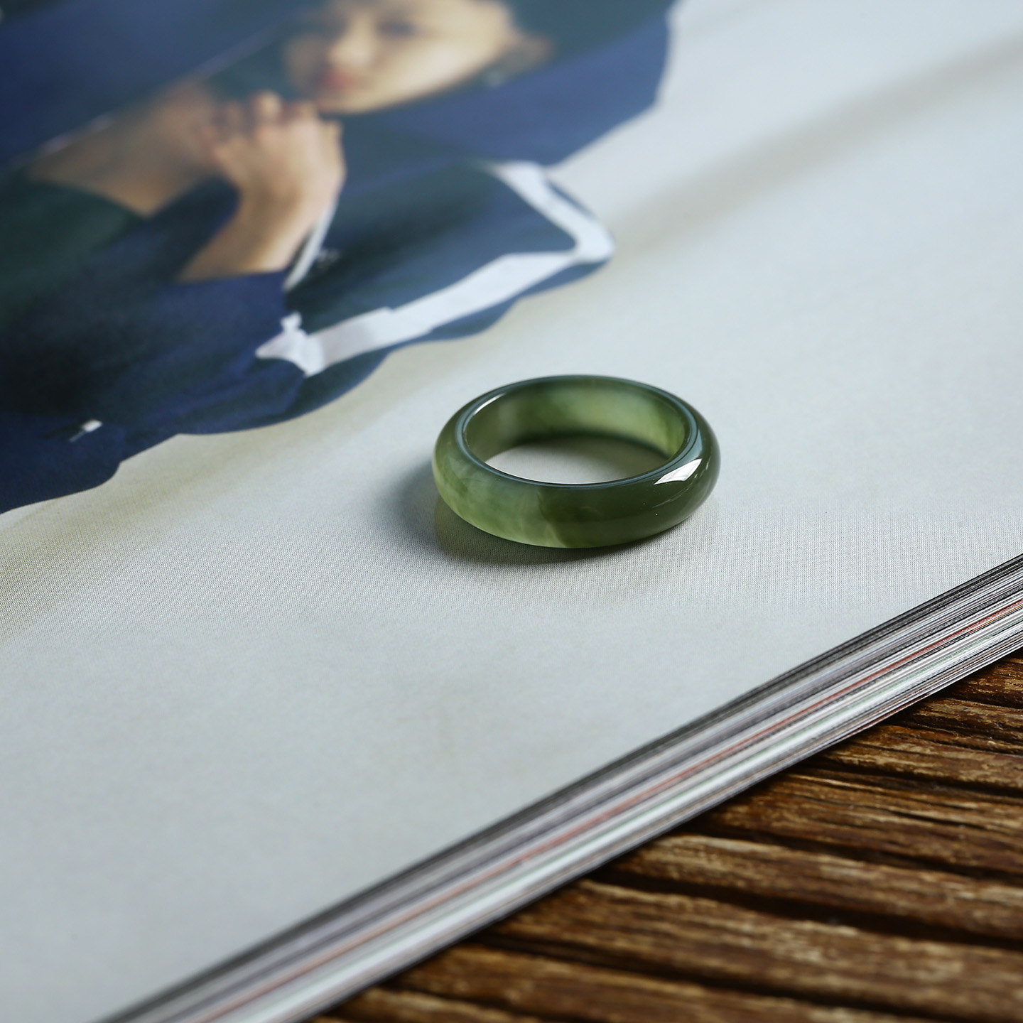 13号戒指 和田玉晴水青白泥鳅背圆弧素圈指环 498